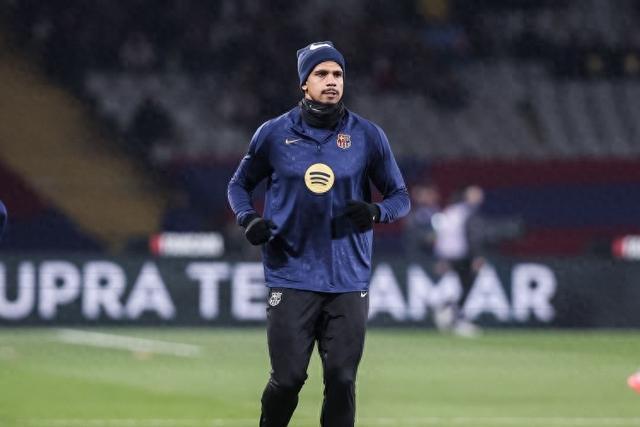 世体:阿劳霍的6000万欧解约金下周二到期,他始终心属巴萨