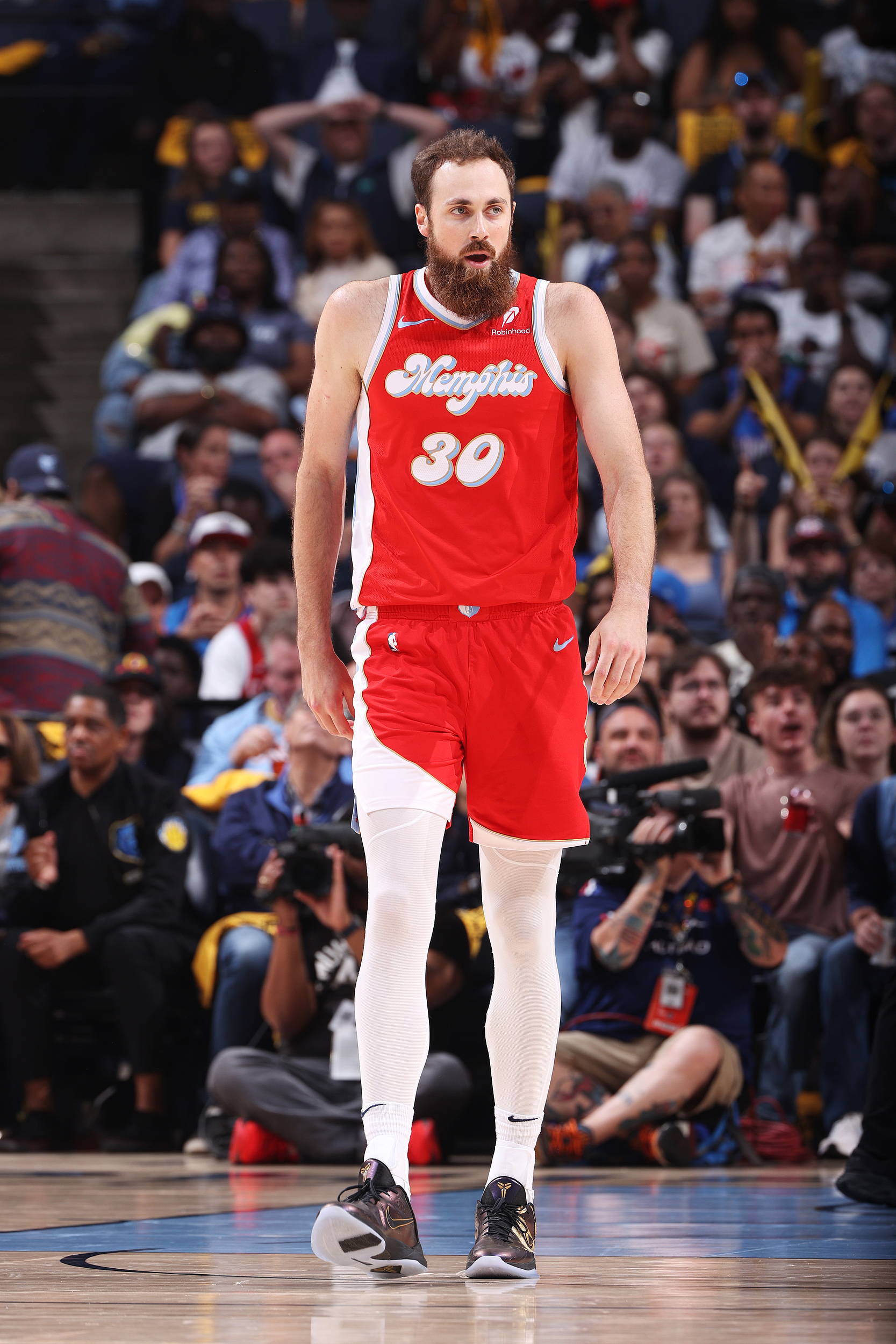 开云网站-步行者队记:步行者将把开拓者29年次轮签&31年次轮互换权送至灰熊