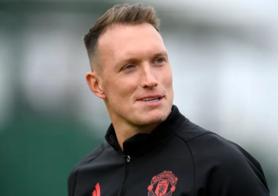 开云线上入口-菲尔-琼斯：奥比-马丁很有天赋，他在U18踢球简直是降维打击