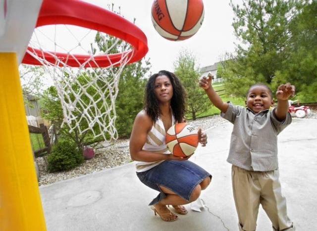 开云登录网址入口-艾维三代人情牵底特律：联手坎宁安成活塞希望