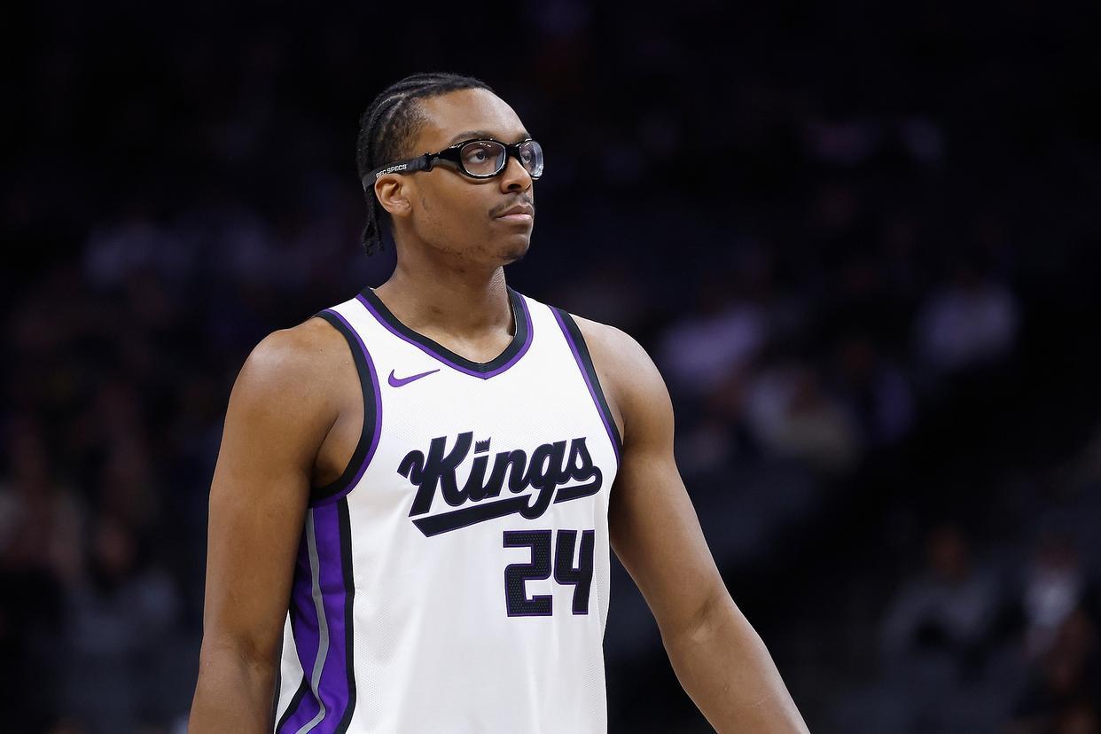 开云网站-4人缺阵，火箭队被动变阵！24岁“眼镜侠”首进轮换，高效砍5+1+2