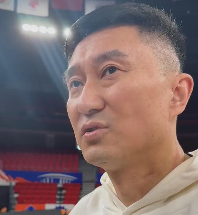 开云下载-倒反天罡！杜锋高升后反成陈老板上级，朱芳雨也是他下属，太牛了