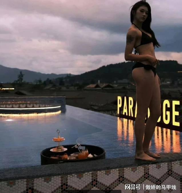 开云下载-吴艳妮穿紧身三角裤太窄被批“露骨”，到底碍了谁的眼？